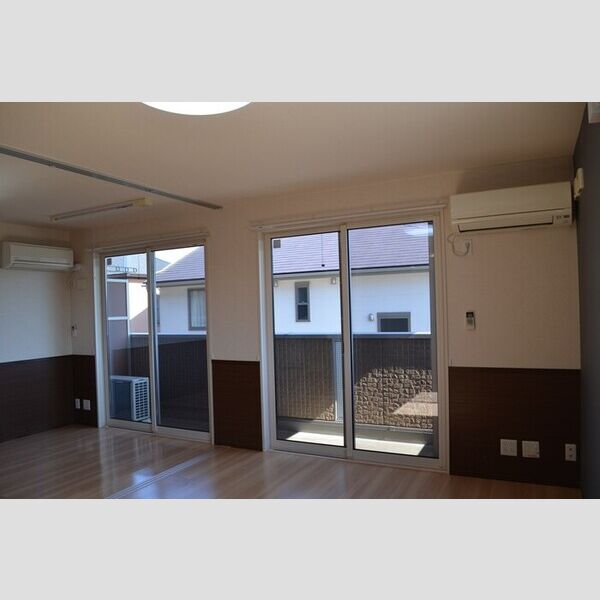 ルアナ姉崎 リビングダイニング(別角度)