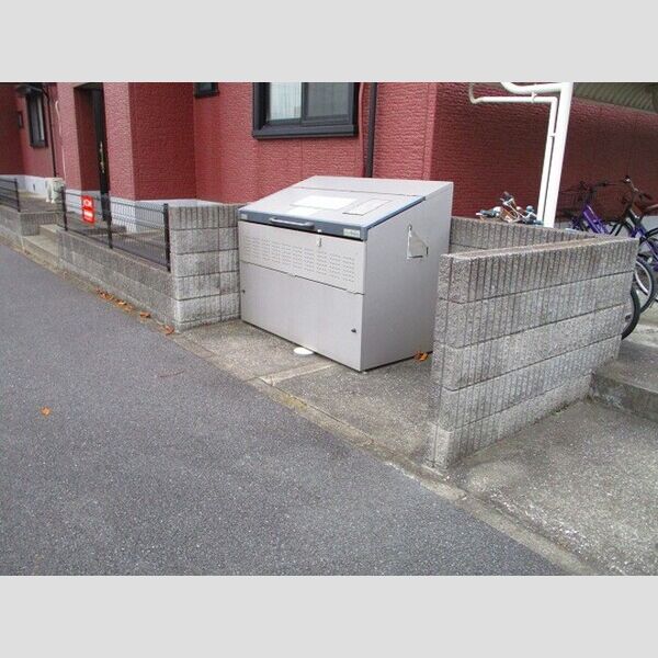 オーシャンヒルズ　C ゴミストッカー