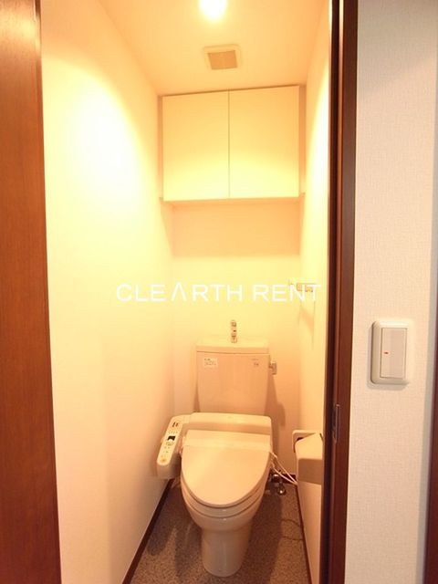 パレステュディオ銀座 清潔感ある温水洗浄便座/便利な吊戸棚付