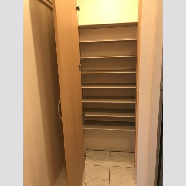 クレスト四谷202号室 玄関・シューズボックス