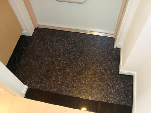 クレッセントコート 玄関