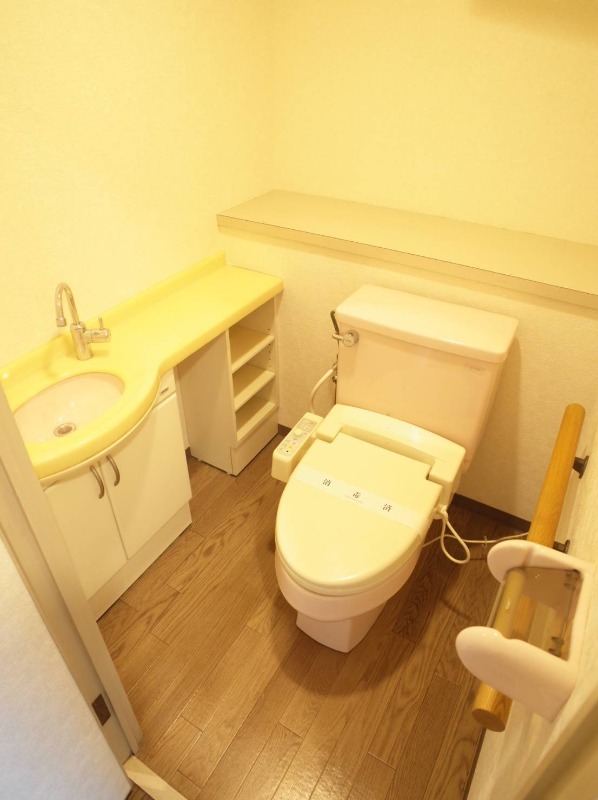 ドゥエル　イースト 温水洗浄便座