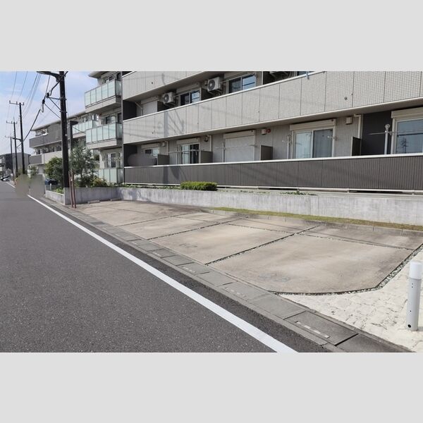 ヘリオス吉川美南　ウラノス206号室 駐車場