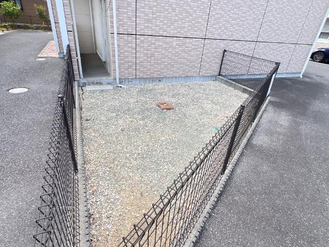 plaisir　（プレジール）102号室 庭