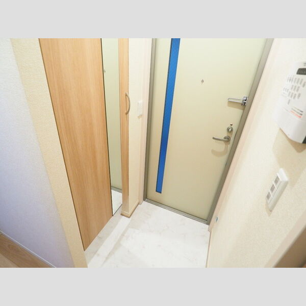 ビーグルテラス　B 玄関(シューズクローク)