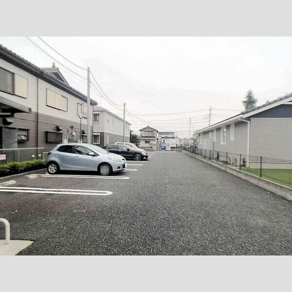 フォルトゥーナ201号室 駐車場