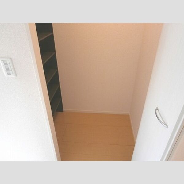 K・fines　B棟201号室 収納