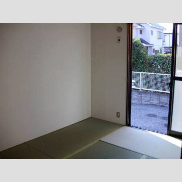 エスティーコーポ203号室 和室