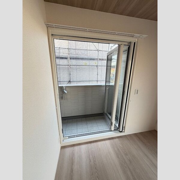 アンスリウム湘南台201号室 掃き出し窓