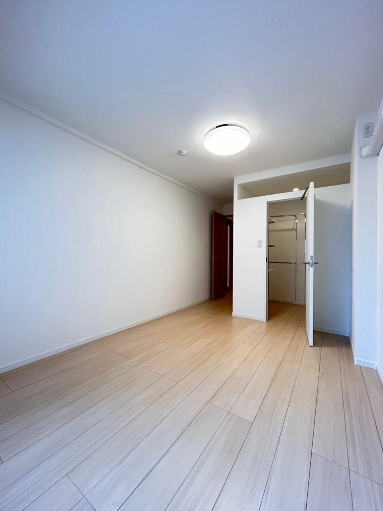 住友検見川ハウスＣ棟 WIC1.5帖付6.5帖洋室。エアコン、オイルH付で快適です