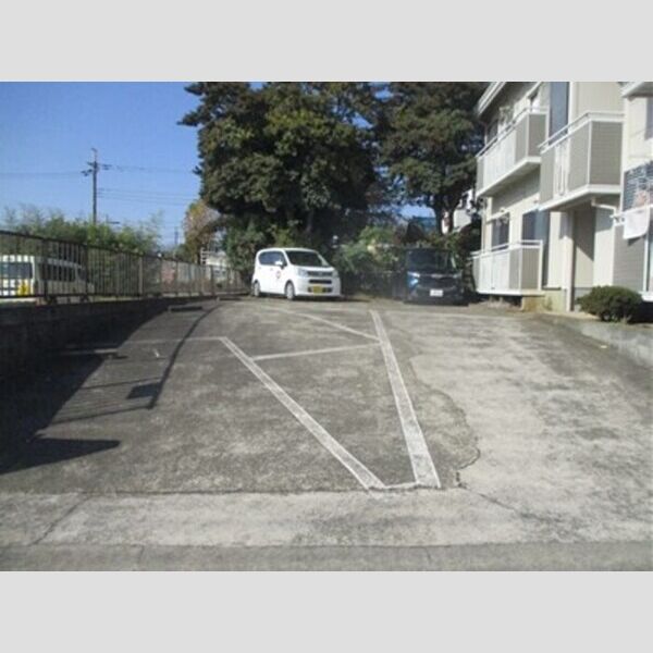 市角ハイツ 駐車場