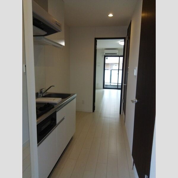 アエル新所沢308号室 システムキッチン・玄関