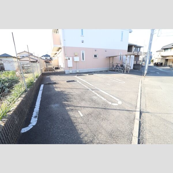 サングリーンB201号室 駐車場