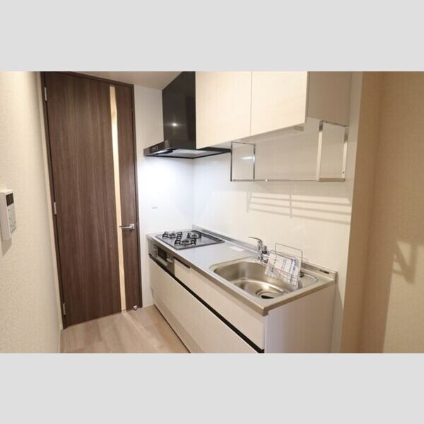 STELLA新松戸103号室 キッチン　三口コンロ