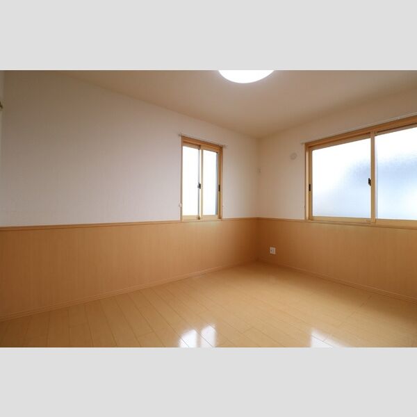 Rose Villa(ローズヴィラ)　A/B/CB202号室 ★洋室6帖★