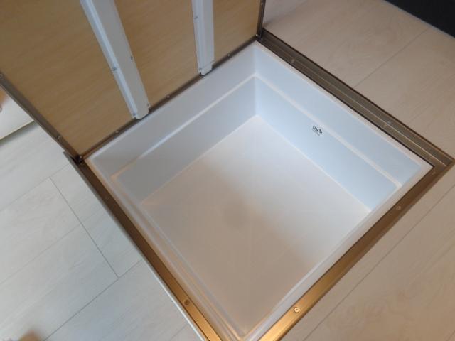 ピュアオール102号室 床下収納