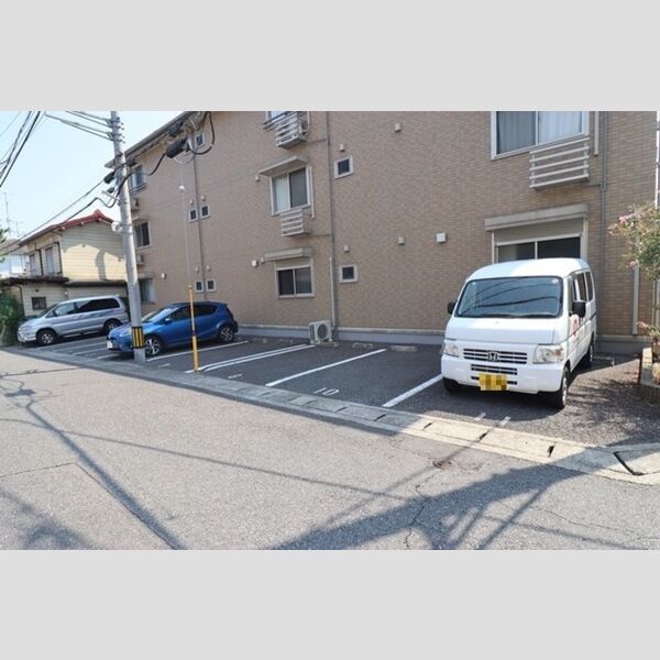 PEACEFULLY 駐車場