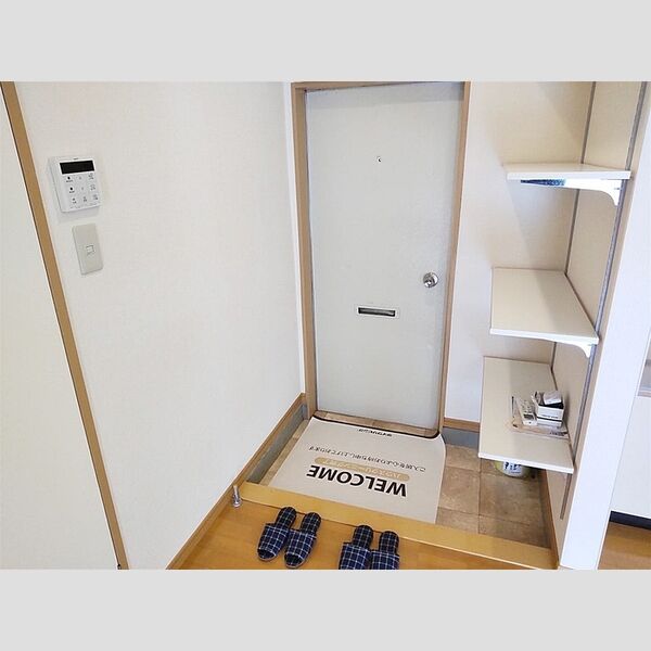 メゾン梨花201号室 玄関中