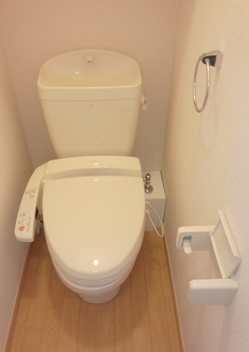 レオパレストラストワーズィ102号室 温水便座付き