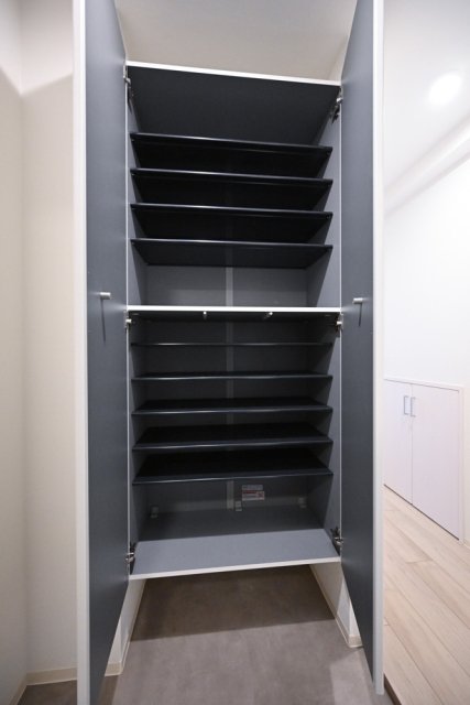 フェリデンシア御嶽山1階 靴入