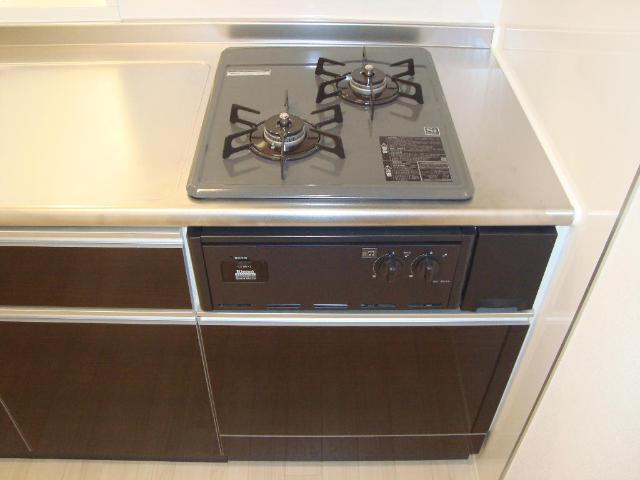 レヴメゾン神山参番館101号室 ２口ガスコンロ（イメージ）