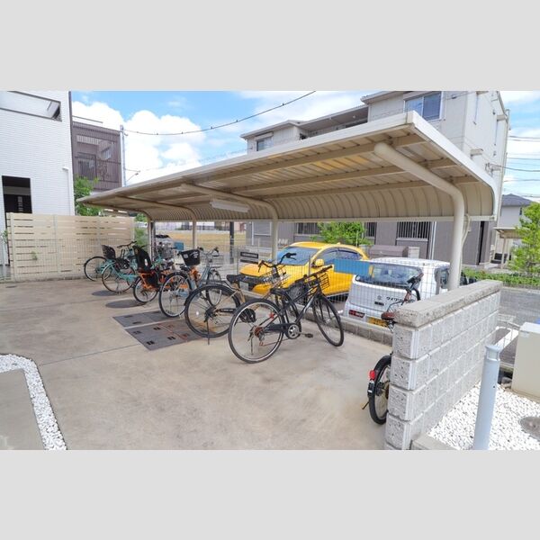 プルミエール大宮七里 　A 駐輪場