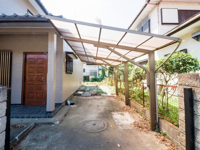 ゆとりの家・大殿井　4DK戸建て　 駐車場