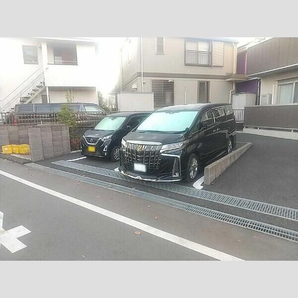 メタルフォックス 駐車場