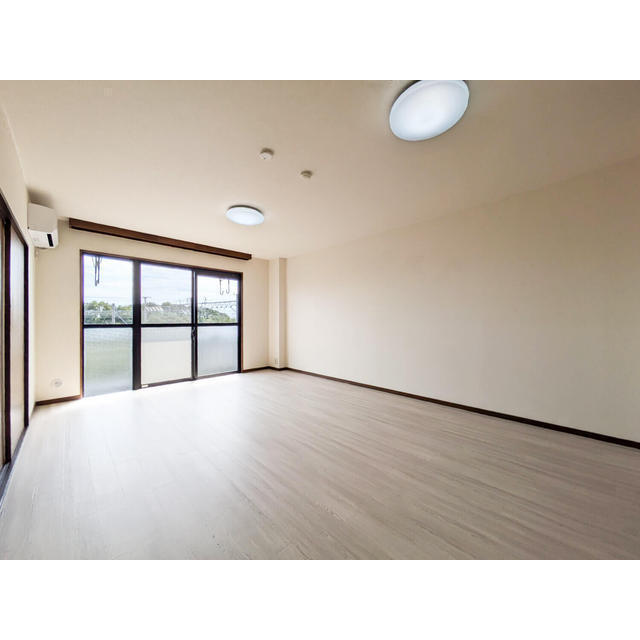 モンメール大磯302号室 リビング