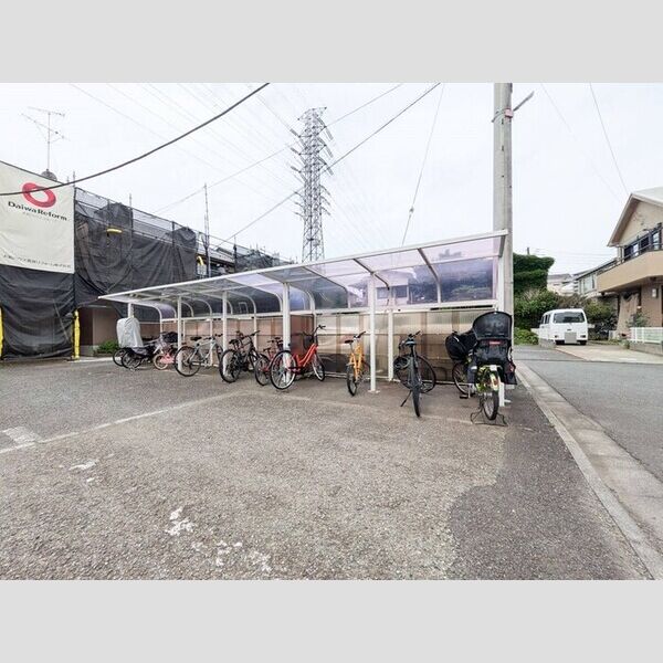 ニューセジュール三鷹 駐輪場