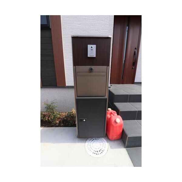 市川市香取1丁目戸建貸家 エントランス