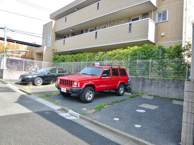 エトワールＫ0303号室 敷地内駐車場