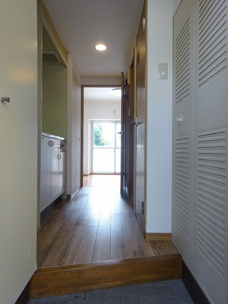 菱和パレス千歳烏山 玄関