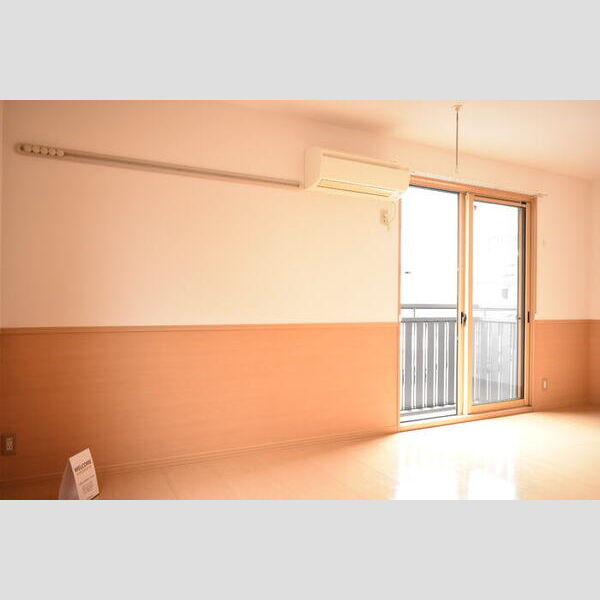 リビングタウン三橋101号室 リビング