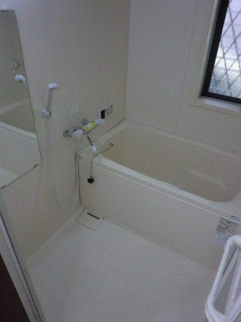 ロンウェル菊名　Ａ棟A101号室 浴室（窓付き）