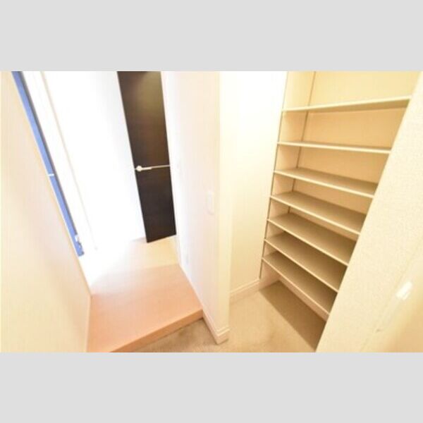 ハイネスCDFE　F 玄関