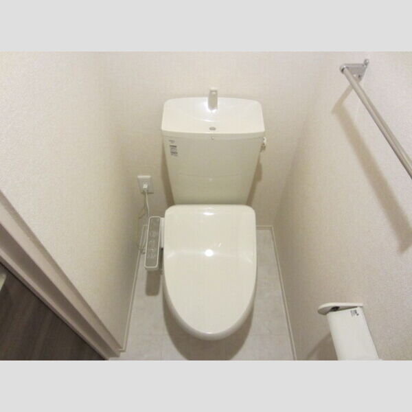 ブルーゲート湘南 ★温水洗浄便座・上部に便利な棚があります★