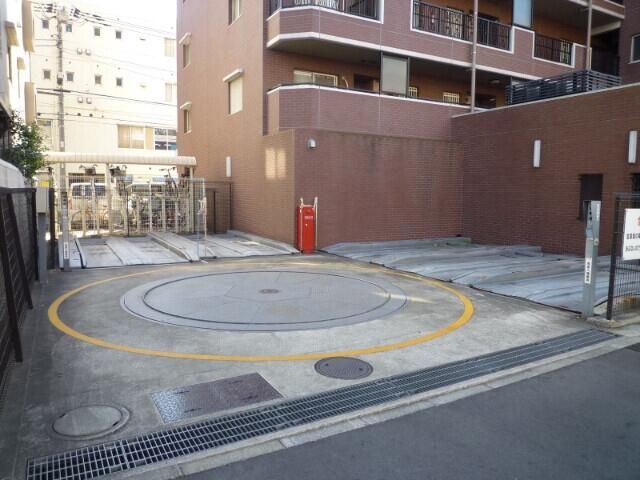 アバン・パルク横浜 駐車場