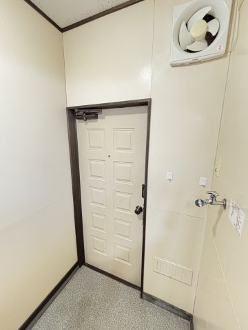 メルハイム南烏山0204号室 玄関