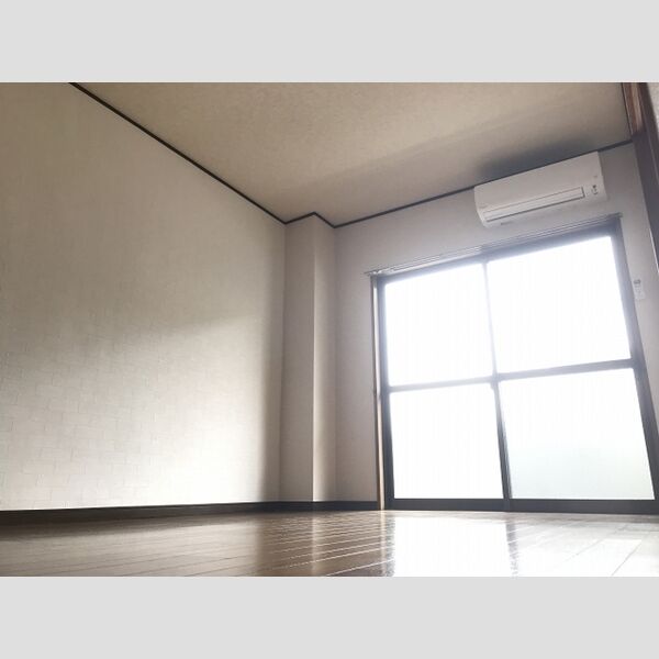 ウィンザー篠崎102号室 洋室6帖