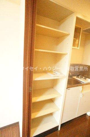 メイプル0107号室 玄関収納です♪