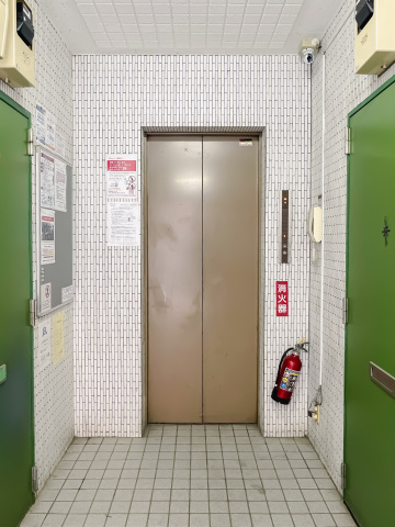 スカイコート横浜真金町404号室 エレベーター