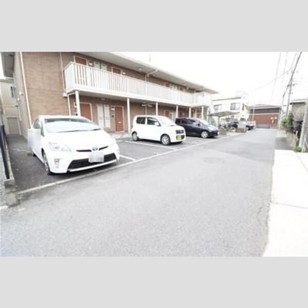 ロイヤルサントビー 駐車場