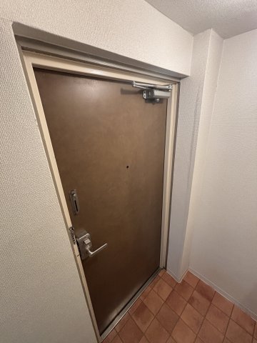 ホームズ駒沢1E号室 玄関