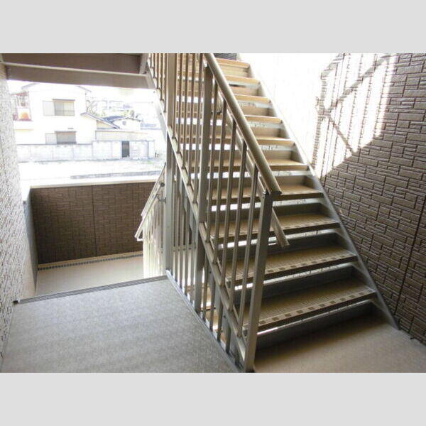 アクシスハイツ 共用階段