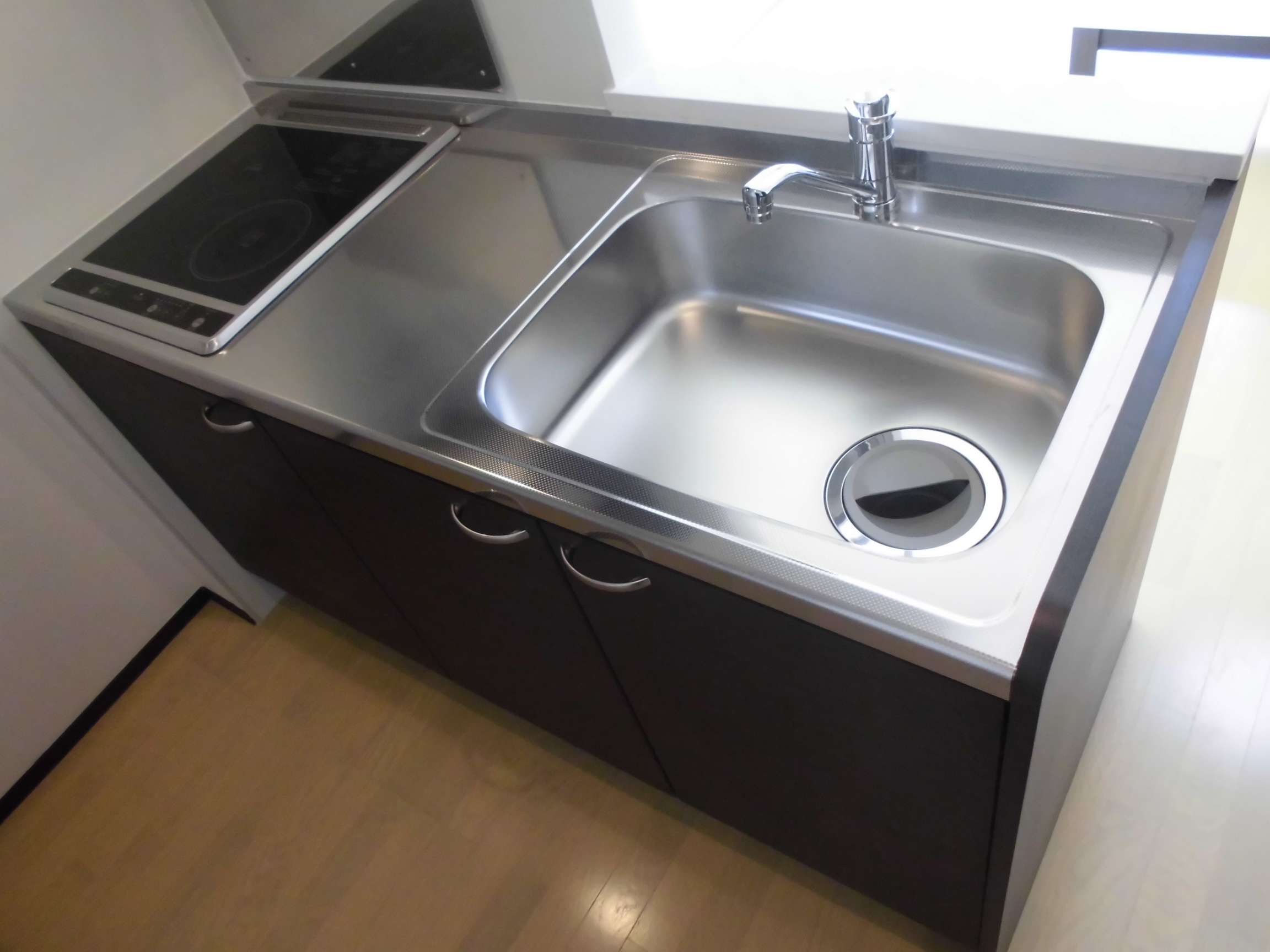 レオネクストＮＡＧＯＭＩ キッチン