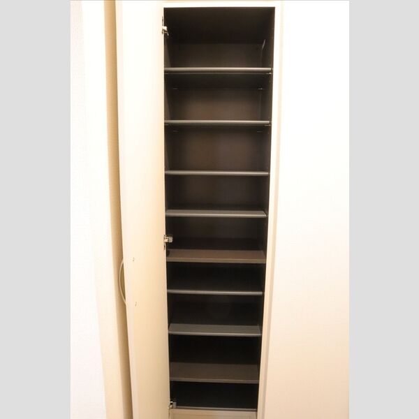 コリーヌヴェール日進201号室 シューズBOX