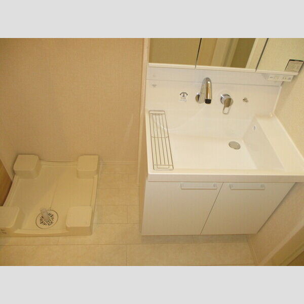 ロイヤルコート小倉 103(洗髪洗面化粧台、室内洗濯機置場)