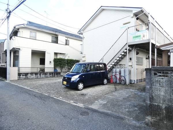 ホワイトホーム 駐車場