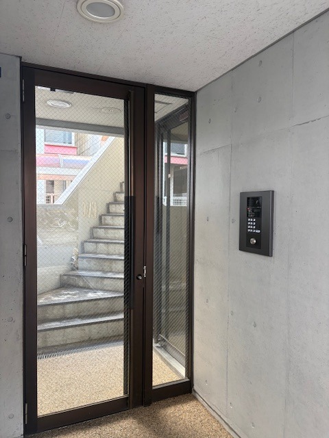 イーズハウス エントランス